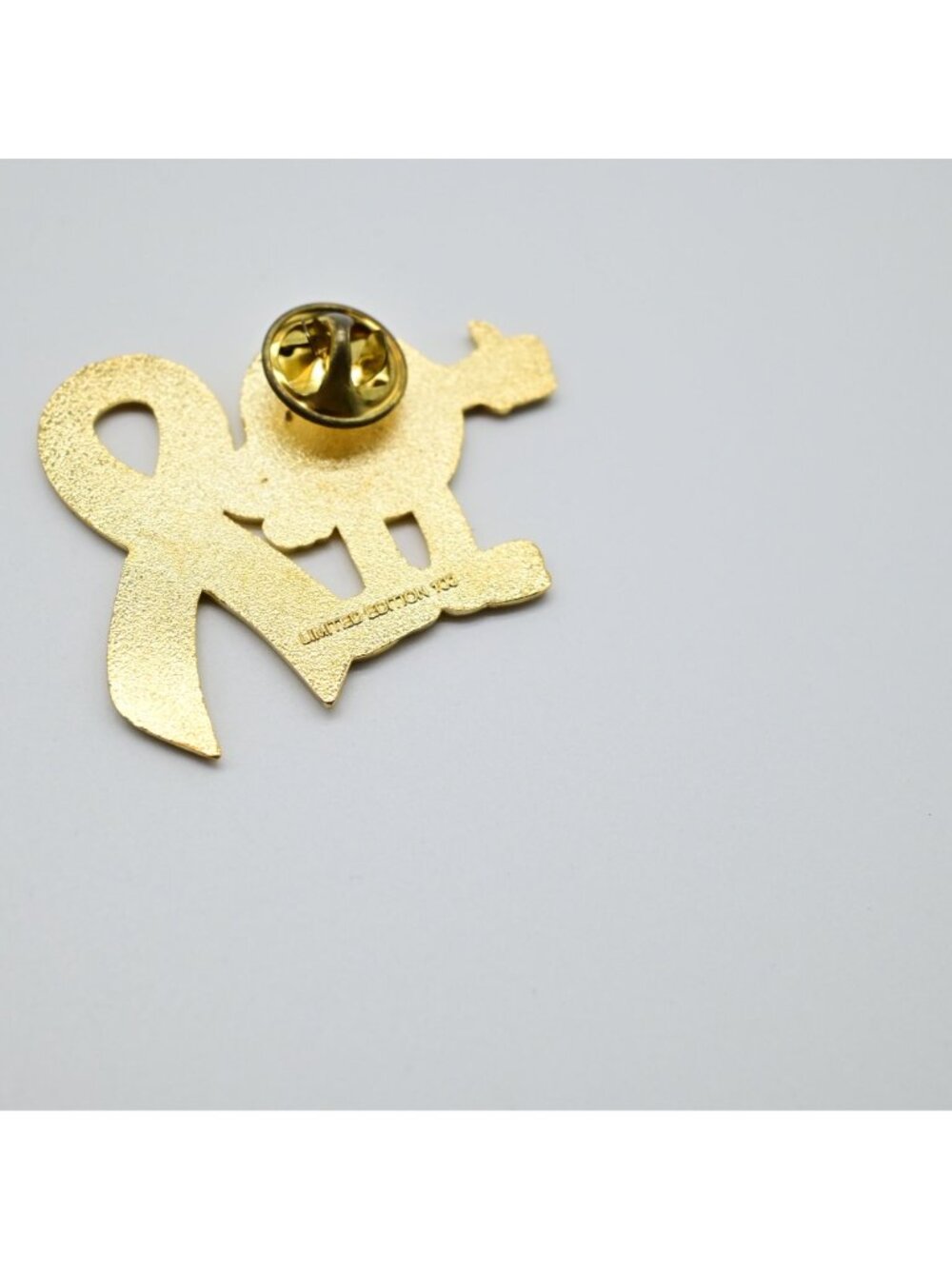M&M Breast Cancer Awareness Ribbon Fantasy Pin - Picture 3 of 3
